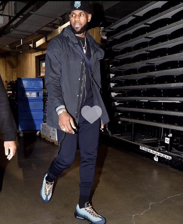 维罗纳vs帕尔马：加利亚尔迪尼、焦瓦内首发，库特罗内、马特奥-佩莱格里诺出战（维罗纳迎战帕尔马：加利亚尔迪尼、焦瓦内首发，库特罗内与马特奥-佩莱格里诺登场）