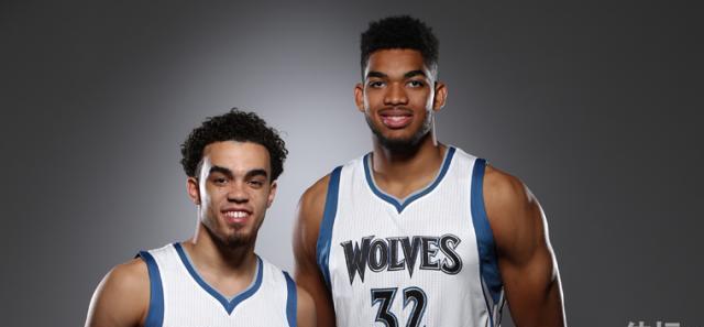 维尼修斯和阿森纳U16球员合影，2米法国门将抢镜（维尼修斯与阿森纳U16合影，2米法国门将抢尽风头）