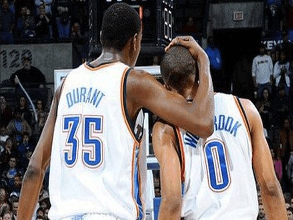 翻修球场，“连滚带爬”为的是“从从容容”（翻修球场，今日的“连滚带爬”只为明日的“从容不迫”）