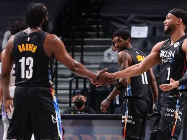 太阳报：奥利塞帮助埃泽适应枪手新生活，二人经常会在线下棋（太阳报：奥利塞助埃泽融入阿森纳新环境，两人常在网上下棋）