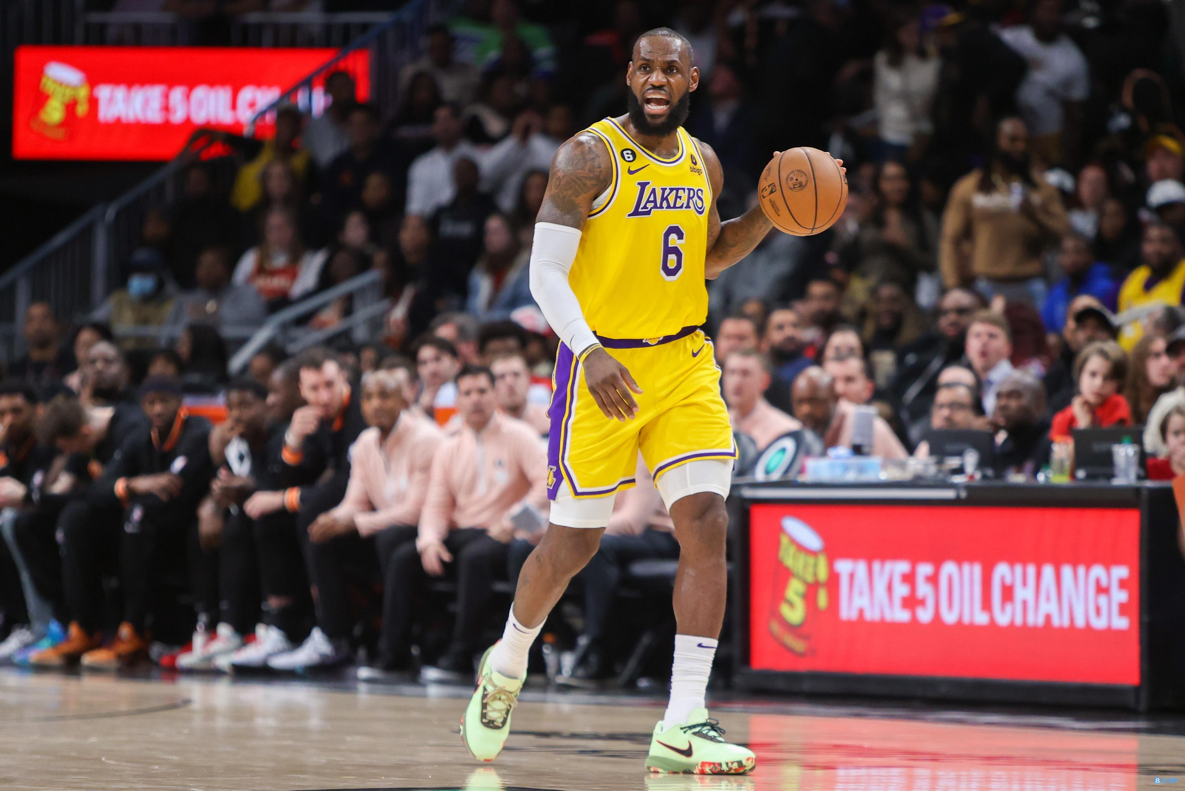 近15年谷歌每年搜索量最高球员：C罗10次断崖领先，梅西仅1次（过去15年谷歌年度最热球员榜：C罗10次遥遥领先，梅西仅一次）