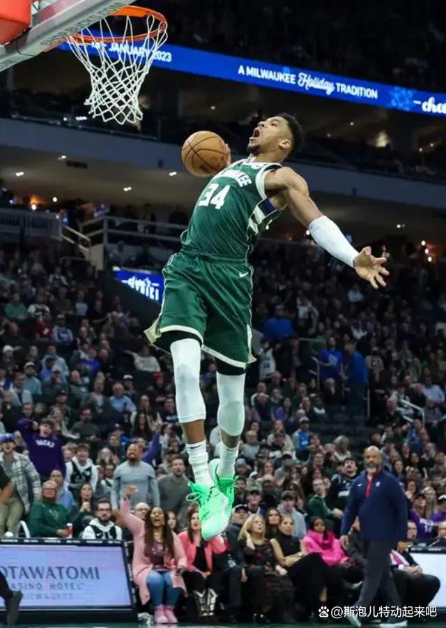 拜仁莱万多夫斯基关键进球锁定胜局（莱万多夫斯基关键破门助拜仁锁定胜利）